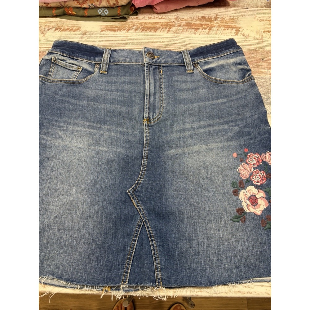 Seven7 Blue Denim Stretch Embroidered Raw Hem Skirt Size 12 Ozark MY4009